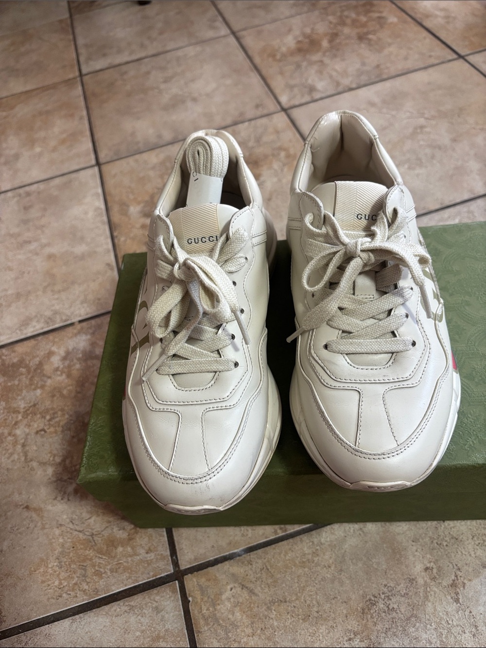 Gucci Cream Leather Sneakers with Green and Red Web Stripe - Picture 2 of 6